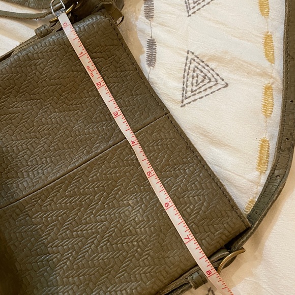 Margot olive green crossbody - Picture 2 of 10